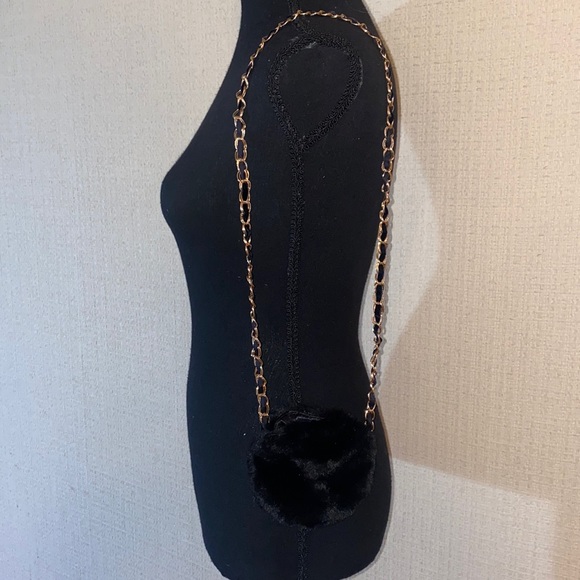 Beautees Knitworks - Gold Chain Fashion Faux Fur Purse / Necklace - Picture 5 of 8